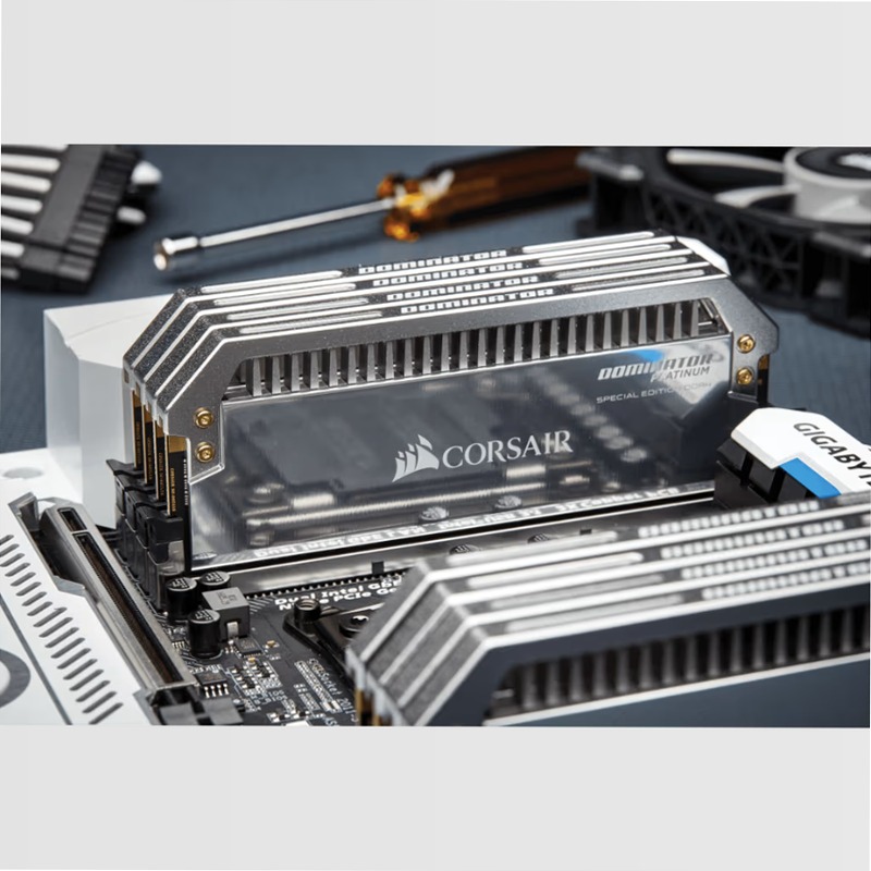 DOMINATOR® PLATINUM Special Edition 32GB (2 x 16GB) DDR4 DRAM 3200MHz C14