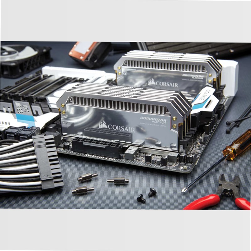 DOMINATOR® PLATINUM Special Edition 32GB (2 x 16GB) DDR4 DRAM 3200MHz C14