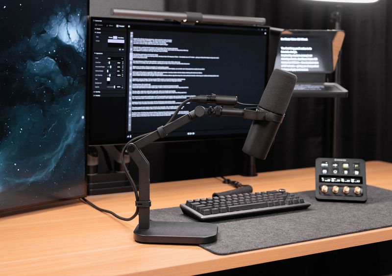 Wave Desk Stand