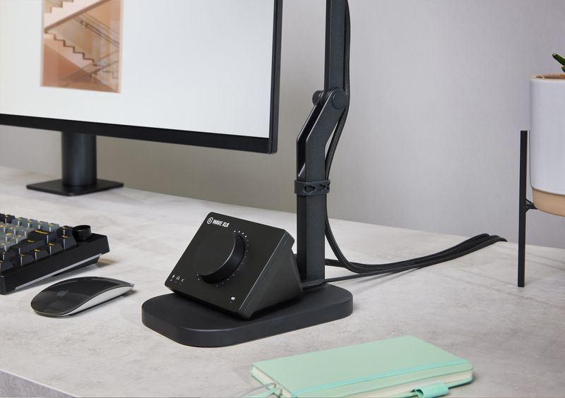 Wave Desk Stand