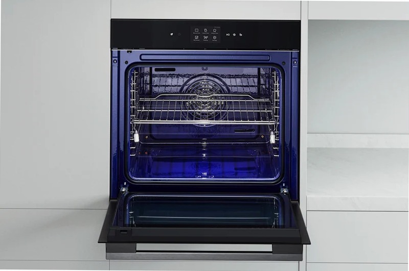 Forno Vapore InstaView 76L e Lavastoviglie QuadWash Serie 3 76 A Nero Libera