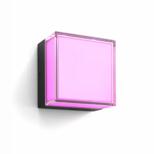 Applique quadrato Scenova per esterni con luce LED connessa bianca e colorata. Design resistente alle intemperie per patii, giardini e ingressi con controllo vocale e tramite app.