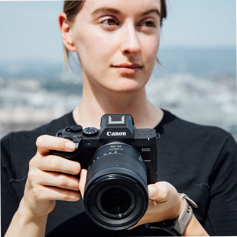 Fotocamera Mirrorless Canon EOS R8 Mark II + Obiettivo RF 24-105mm
