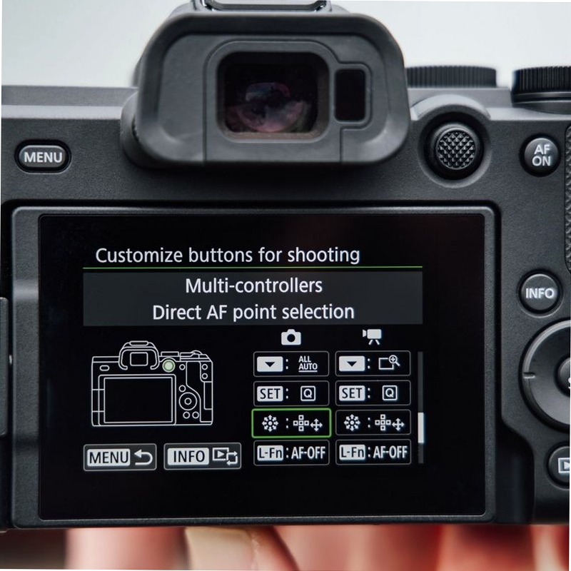 Fotocamera Mirrorless Canon EOS R8 Mark II + Obiettivo RF 24-105mm