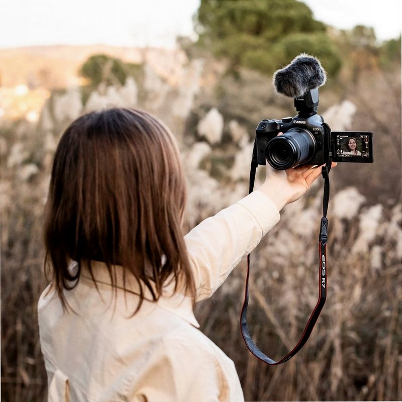 Fotocamera Mirrorless Canon EOS R7 + Obiettivo RF-S 18-150mm 3.5f/