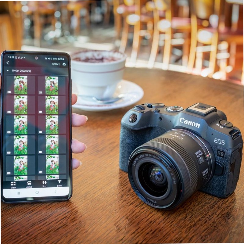 Fotocamera Mirrorless Canon EOS R8 + Obiettivo RF 24-50mm F4.5-6.3 IS STM