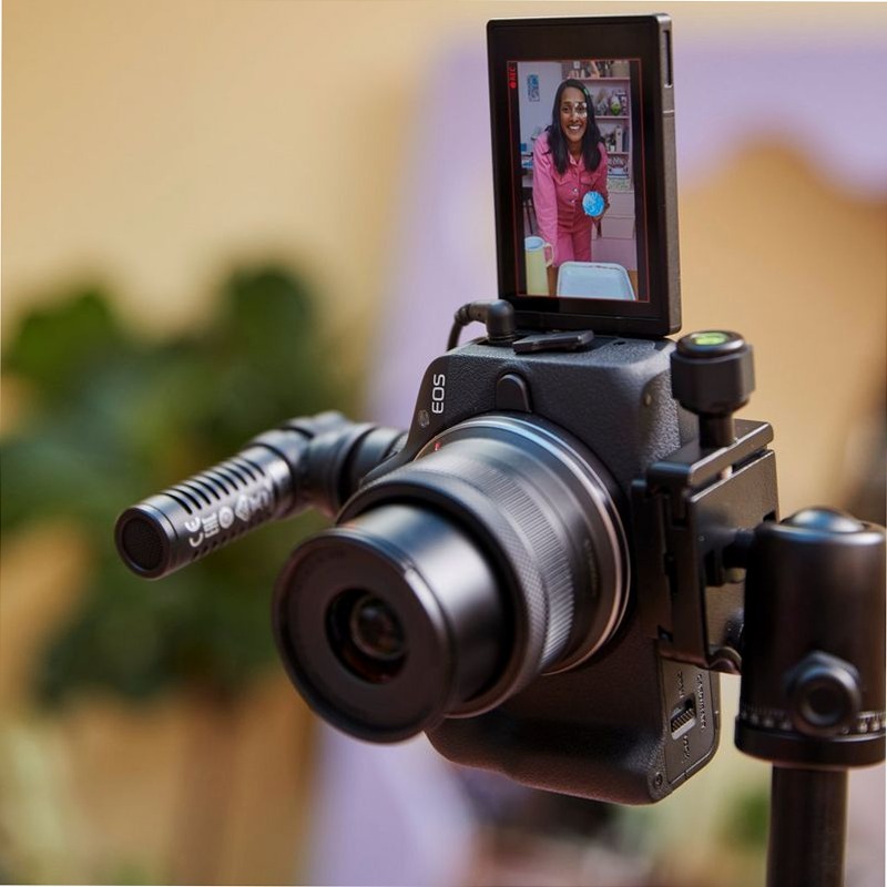 Canon EOS R50 Nero: Fotocamera Mirrorless Professionale