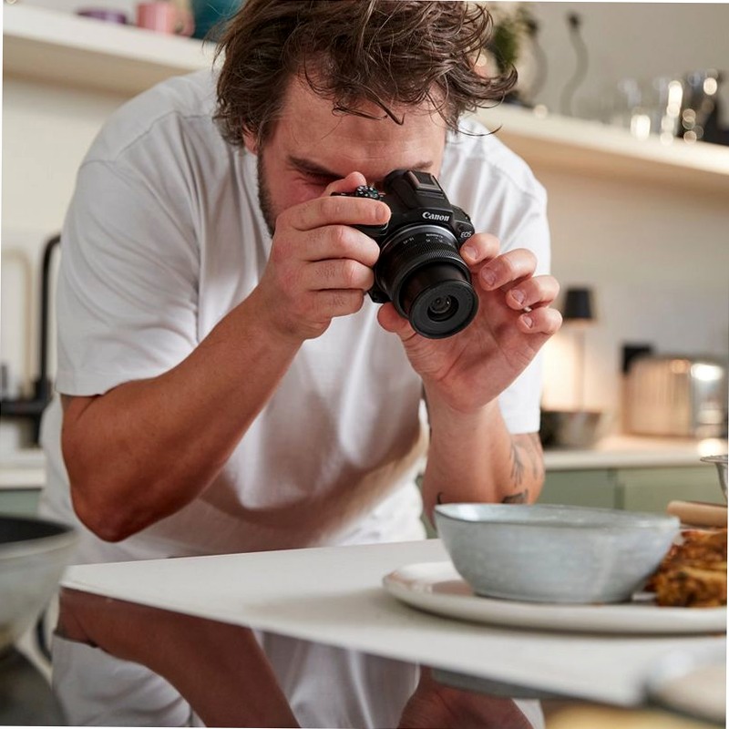 Canon EOS R50 Nero: Fotocamera Mirrorless Professionale