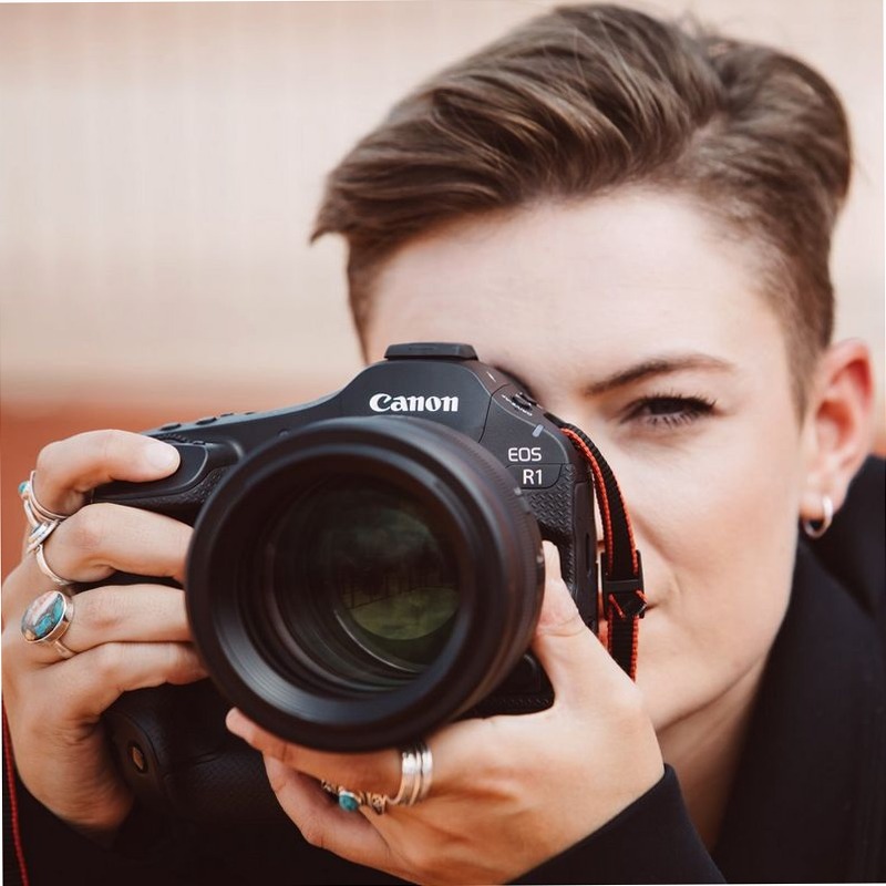 Canon EOS R1 Mirrorless: Fotocamera per Professionisti