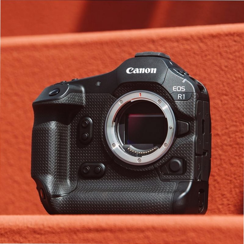 Canon EOS R1 Mirrorless: Fotocamera per Professionisti