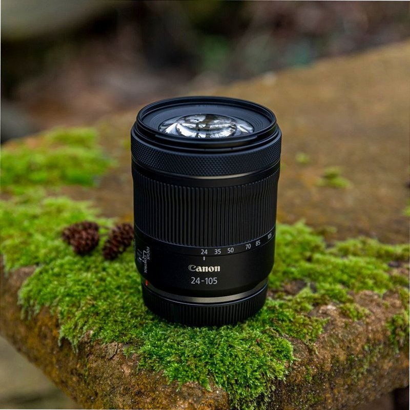 Fotocamera Mirrorless Canon EOS R8 e Obiettivo RF 24-105mm F4.0-7.1 IS STM