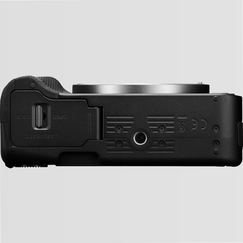 Videocamera Mirrorless Canon EOS R50 V + Obiettivo RF-S 14-30mm 4f/