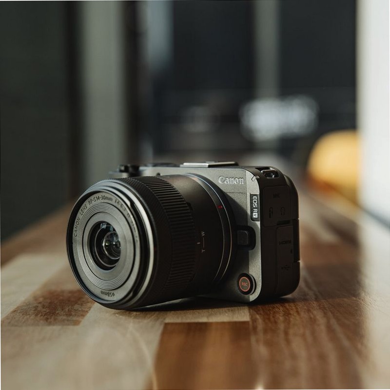 Videocamera Mirrorless Canon EOS R50 V + Obiettivo RF-S 14-30mm 4f/