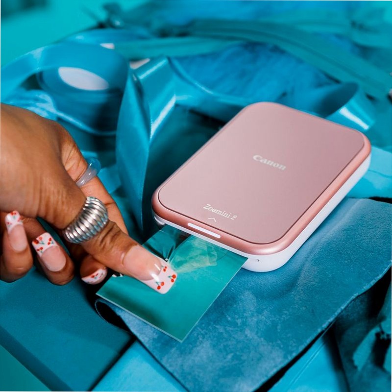 Stampante fotografica portatile a colori Canon Zoemini 2, rosa gold + Carta fotografica ZINK™ 5 x 7,6 cm (20 fogli) + Carta adesiva circolare ZINK™ 3,3 cm (10 fogli) 50ppm