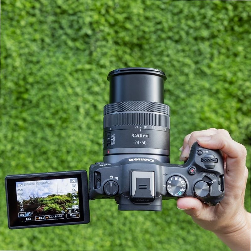 Fotocamera Mirrorless Canon EOS R8 + Obiettivi RF 85mm Macro IS STM & 24-50mm IS STM