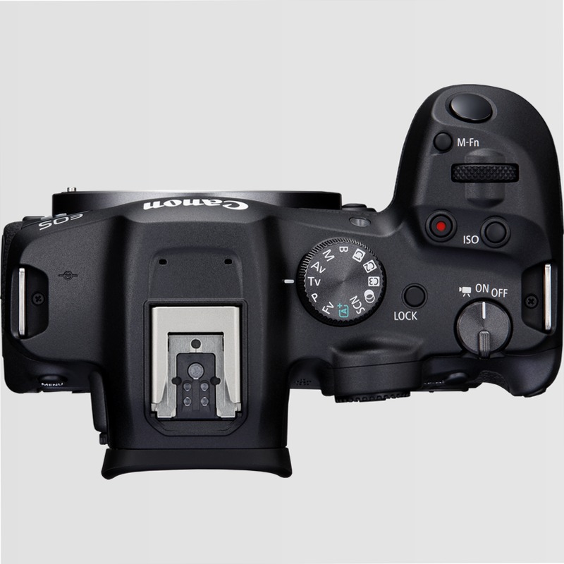 Fotocamera Mirrorless Canon EOS R7 + Obiettivi RF-S
