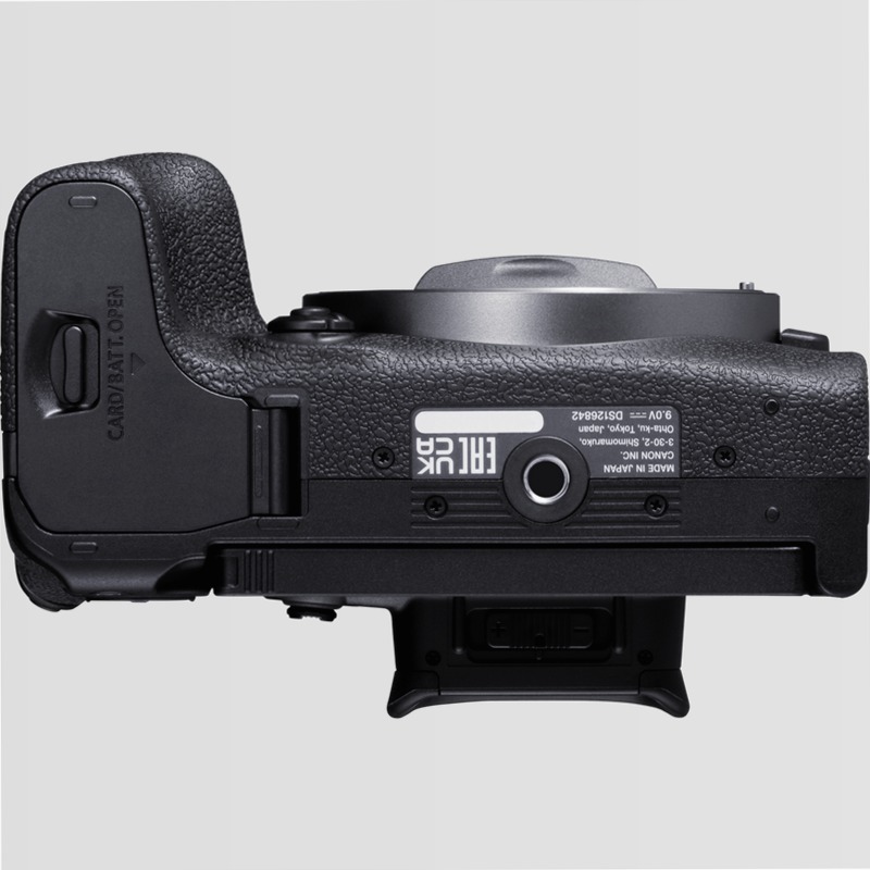 Fotocamera Mirrorless Canon EOS R10 + Obiettivo RF-S 18-45mm