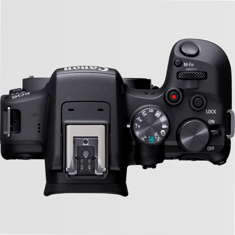 Fotocamera Mirrorless Canon EOS R10 + Obiettivo RF-S 18-45mm