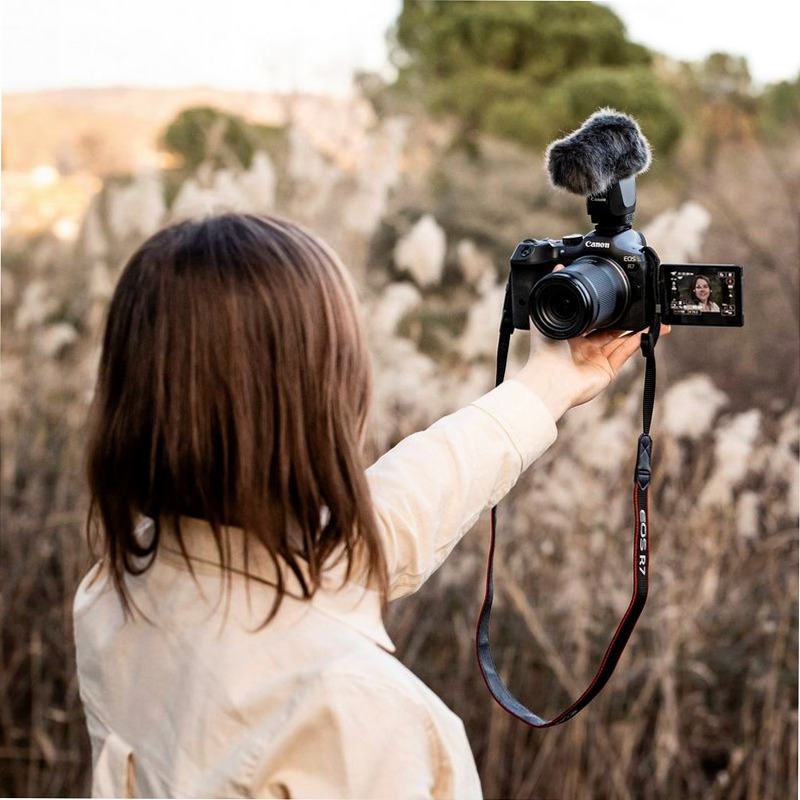 Canon EOS R7 Mirrorless: Fotocamera per Fotografi Avanzati