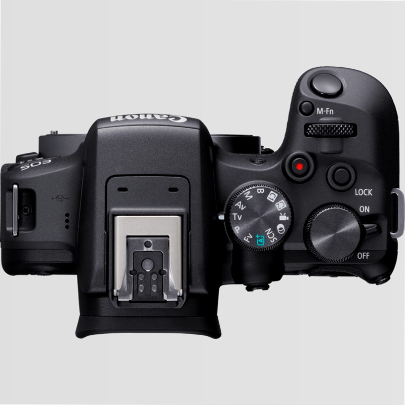 Fotocamera Mirrorless Canon EOS R10 + Obiettivo RF-S 18-45mm