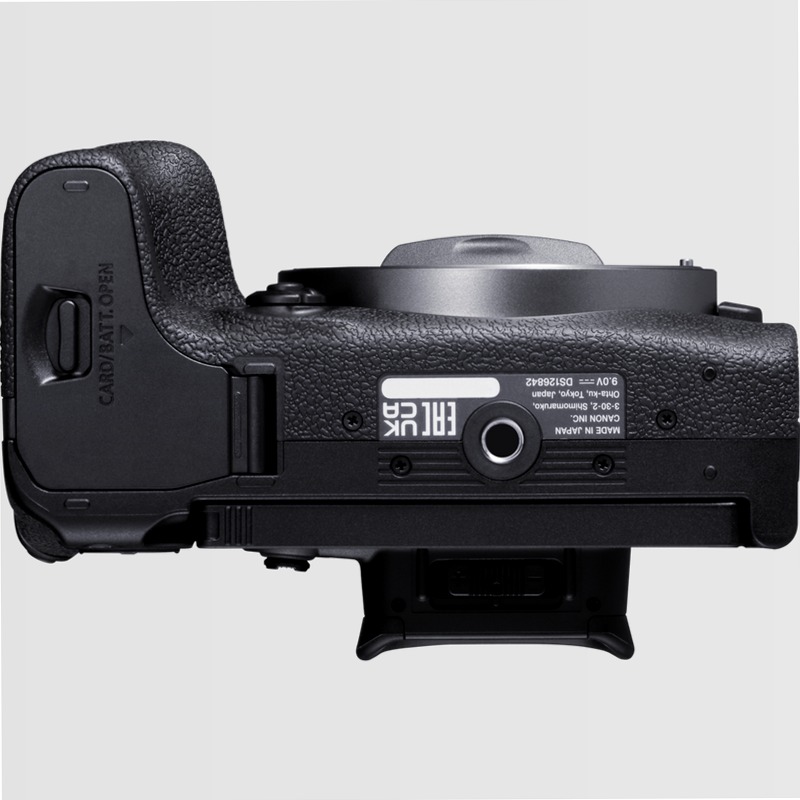 Fotocamera Mirrorless Canon EOS R10 + Obiettivo RF-S 18-45mm