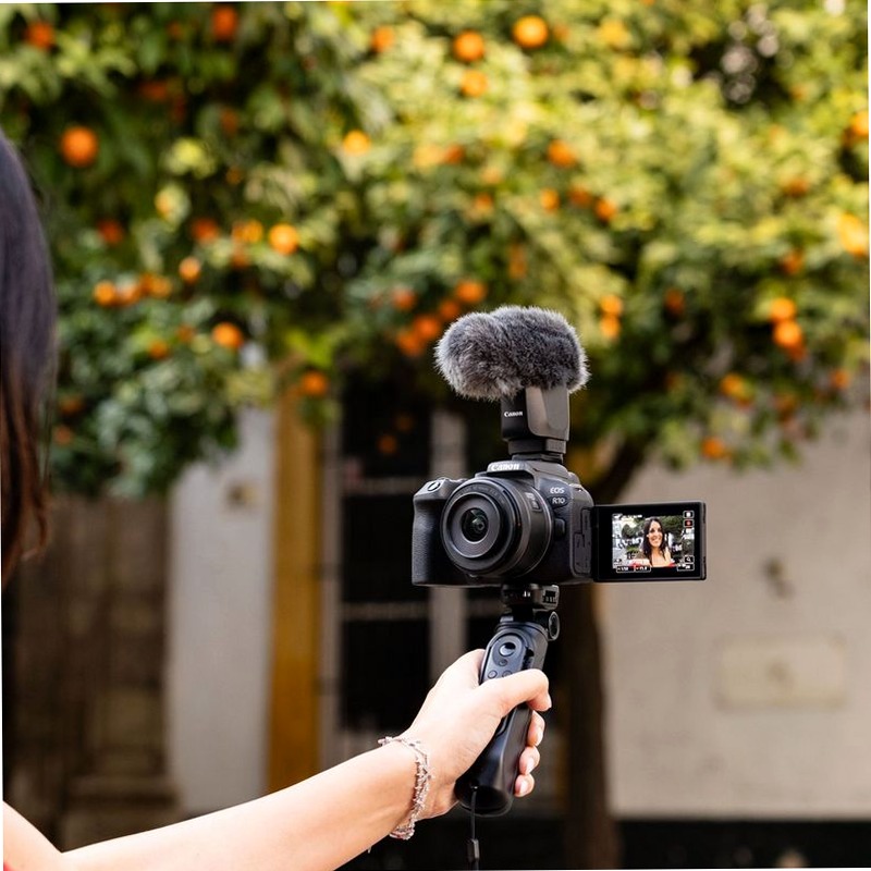 Fotocamera Mirrorless Canon EOS R10 + Obiettivi RF-S