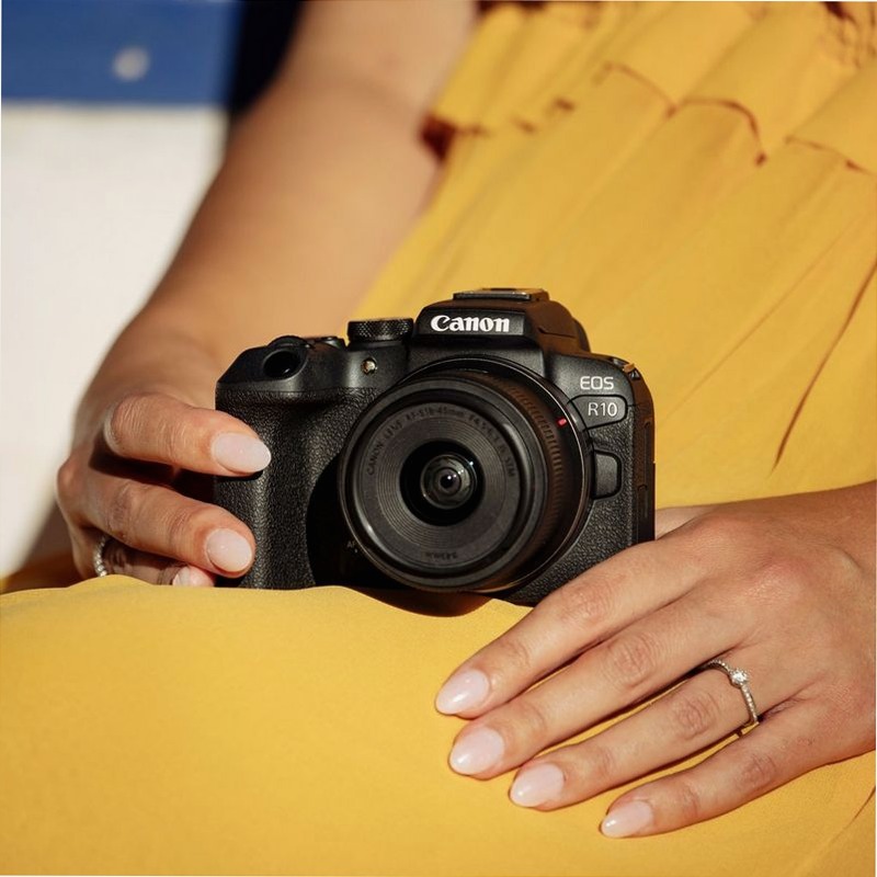 Fotocamera Mirrorless Canon EOS R10 + Obiettivi RF-S