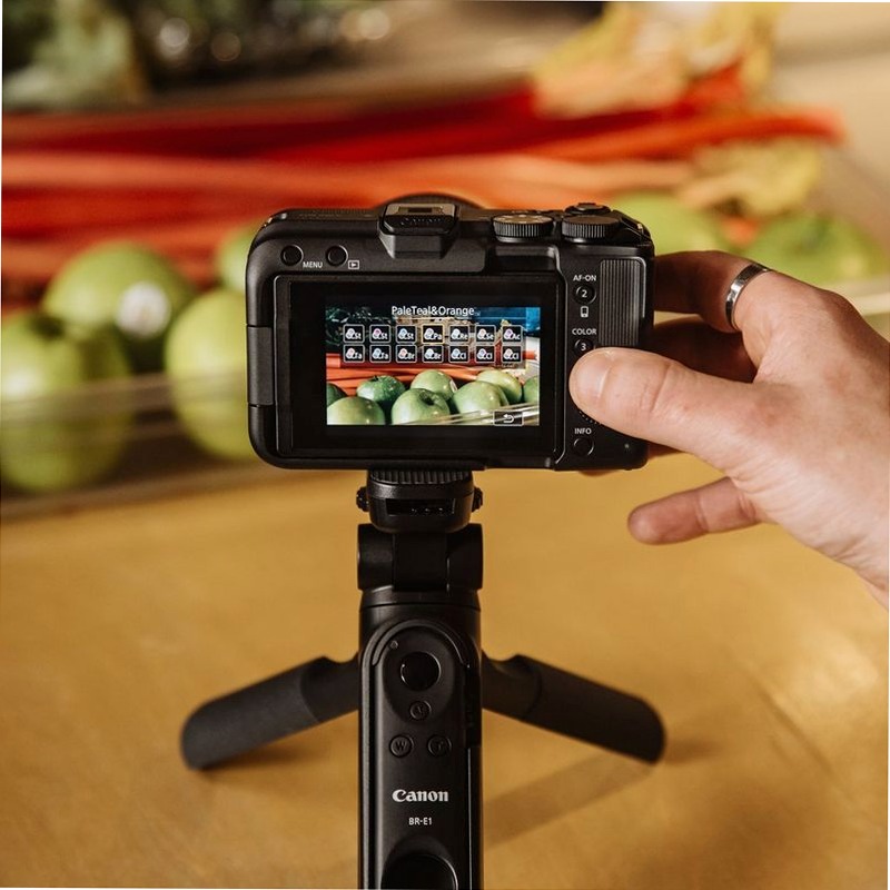 Canon EOS R50 V - La Fotocamera Per I Video Professionali 4f/