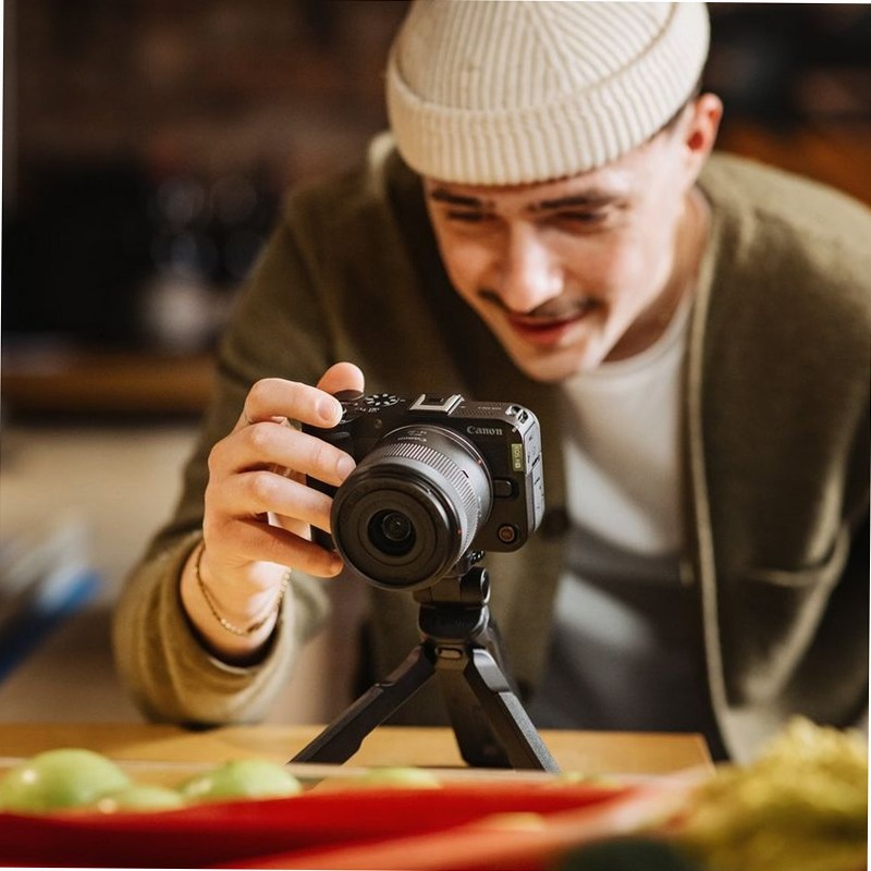 Canon EOS R50 V - La Fotocamera Per I Video Professionali 4f/