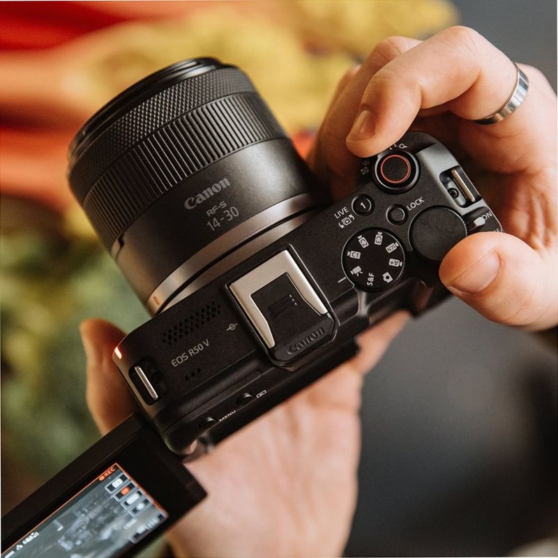 Canon EOS R50 V - La Fotocamera Per I Video Professionali 4f/