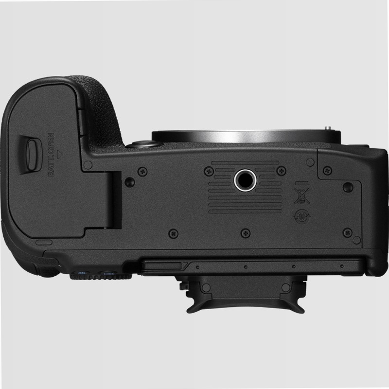 Fotocamera Mirrorless Canon EOS R6 Mark III + Zaino + Scheda SD + Batteria di Ricambio