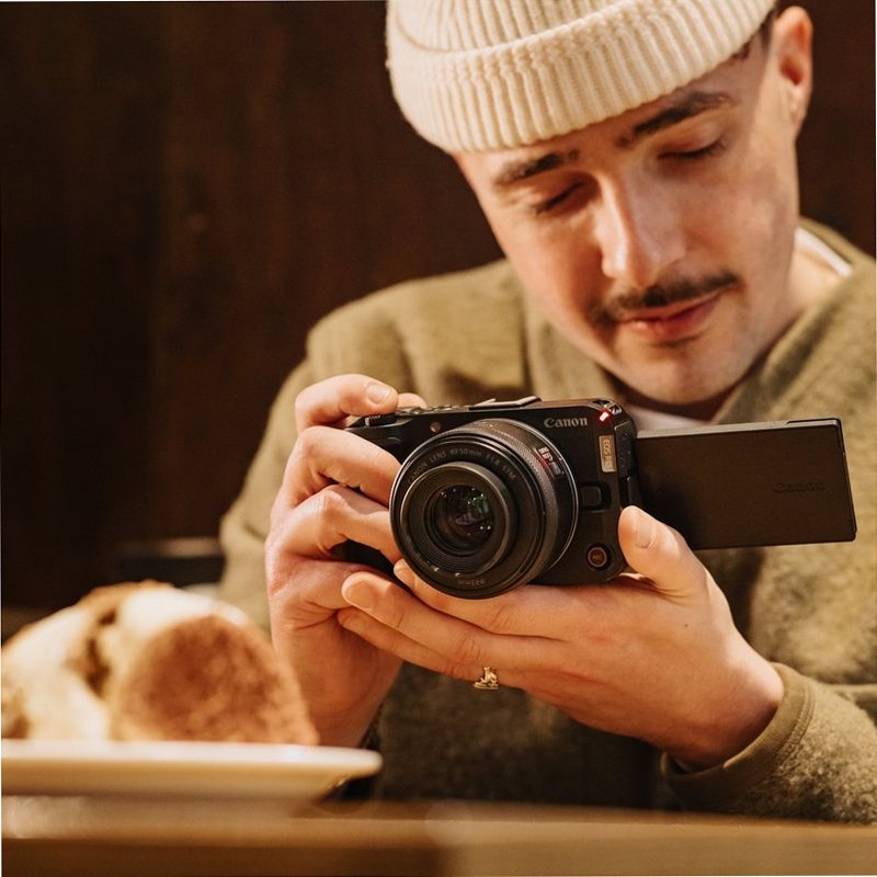 Canon EOS R50 V - Videocamera progettata per content creator