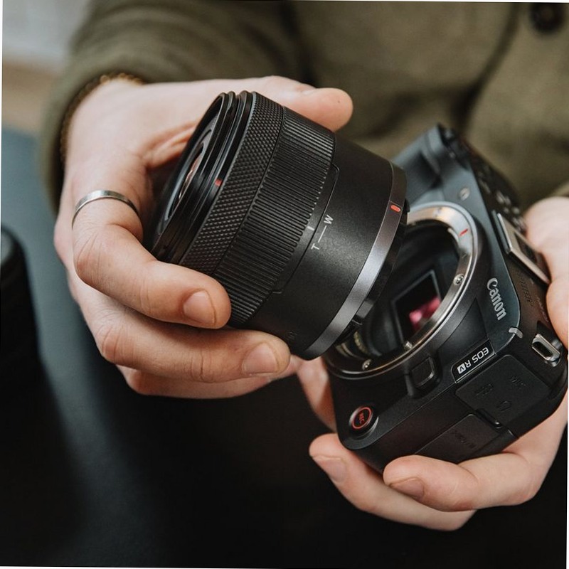 Canon EOS R50 V - Videocamera progettata per content creator
