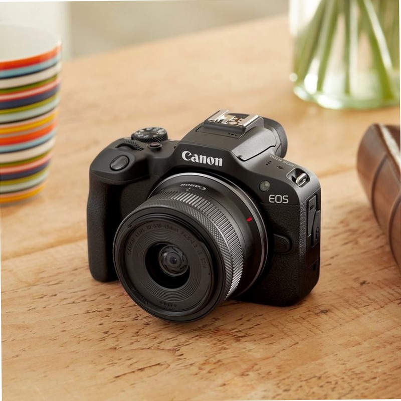 Canon EOS R100 Mirrorless: Fotocamera Essenziale per Ricordi Indimenticabili