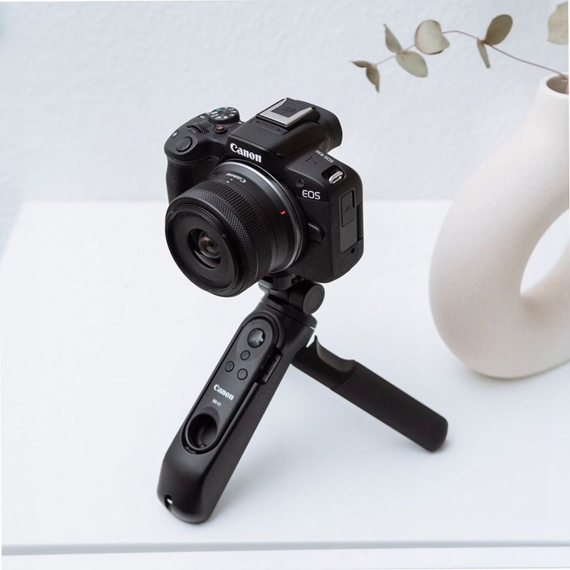 Fotocamera Mirrorless Canon EOS R50 + Obiettivo RF-S 18-45mm