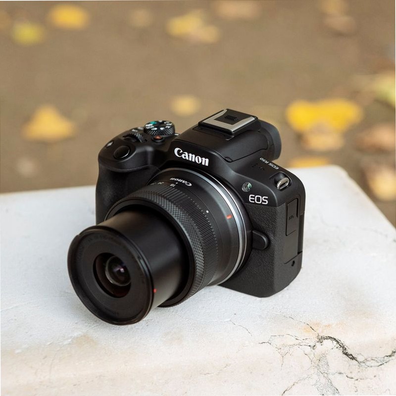 Fotocamera Mirrorless Canon EOS R50 + Obiettivo RF-S 18-45mm
