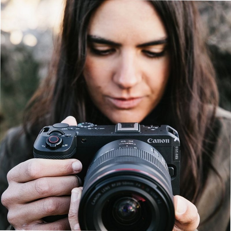 Fotocamera Mirrorless Canon EOS R6 V + Obiettivo RF 20-50mm F4L IS USM PZ