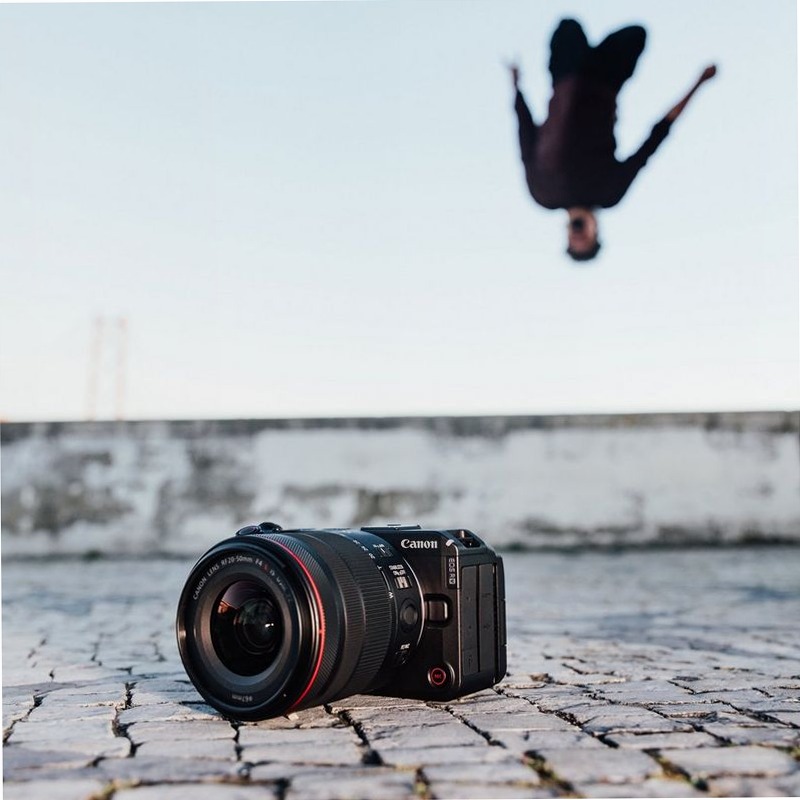 Fotocamera Mirrorless Canon EOS R6 V + Obiettivo RF 20-50mm F4L IS USM PZ