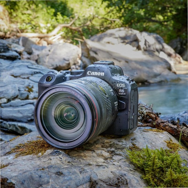 Fotocamera Mirrorless Canon EOS R6 Mark II + Obiettivo RF 24-105mm F4-7.1 IS STM 4f/