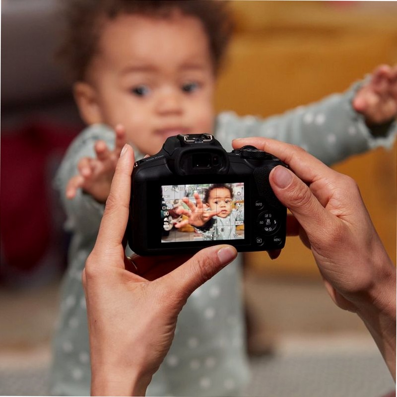 Canon EOS R100 - Fotocamera Mirrorless per Inizianti