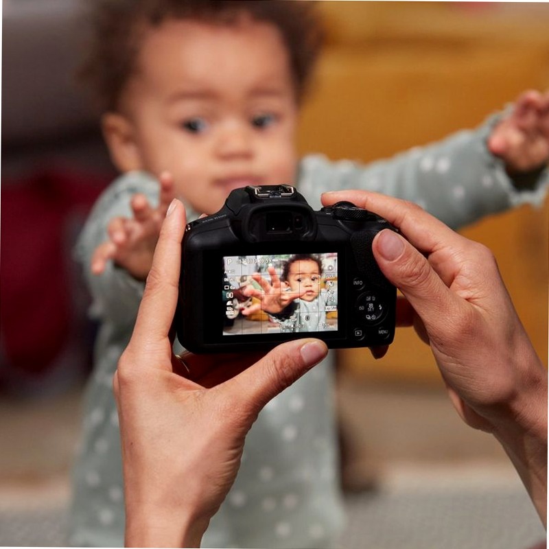 Fotocamera Mirrorless Canon EOS R100 + Obiettivi