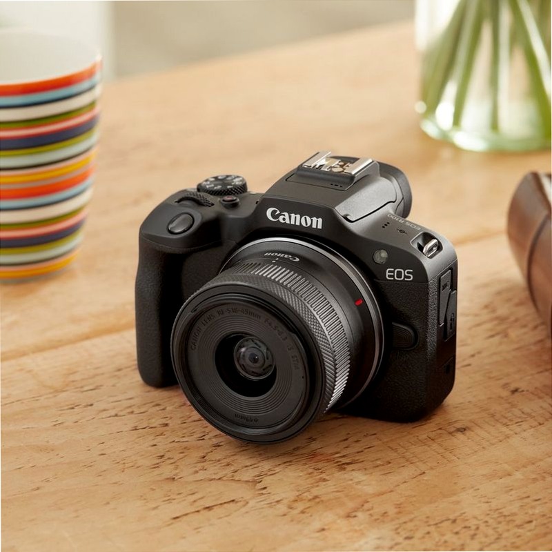 Canon EOS R100 - Fotocamera Mirrorless per Inizianti