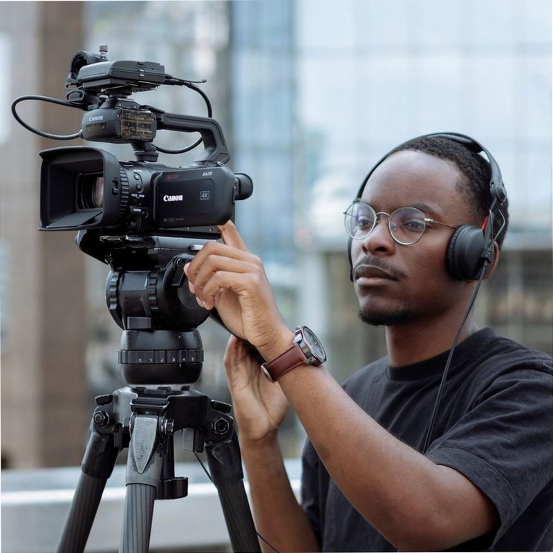Videocamera Canon XA75: Alta Qualità per Professionisti