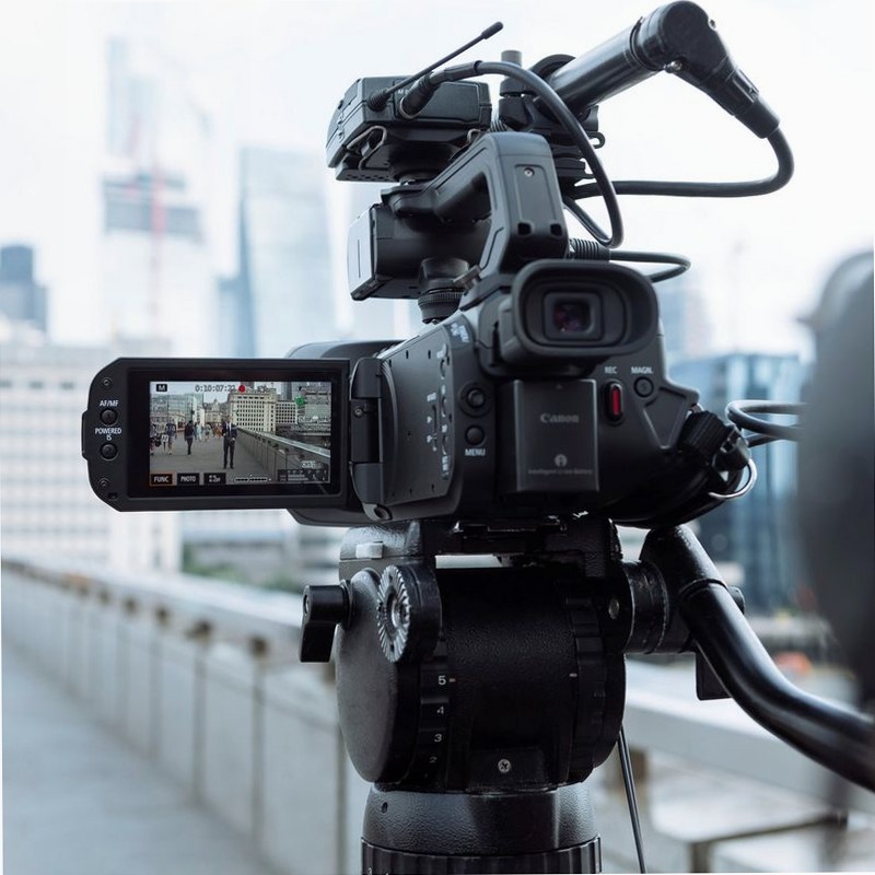 Videocamera Canon XA75: Alta Qualità per Professionisti