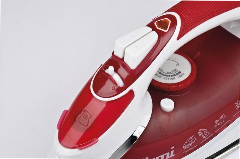 Ferro da stiro ST50 - Potenza e Funzionalità Acciaio 2200w