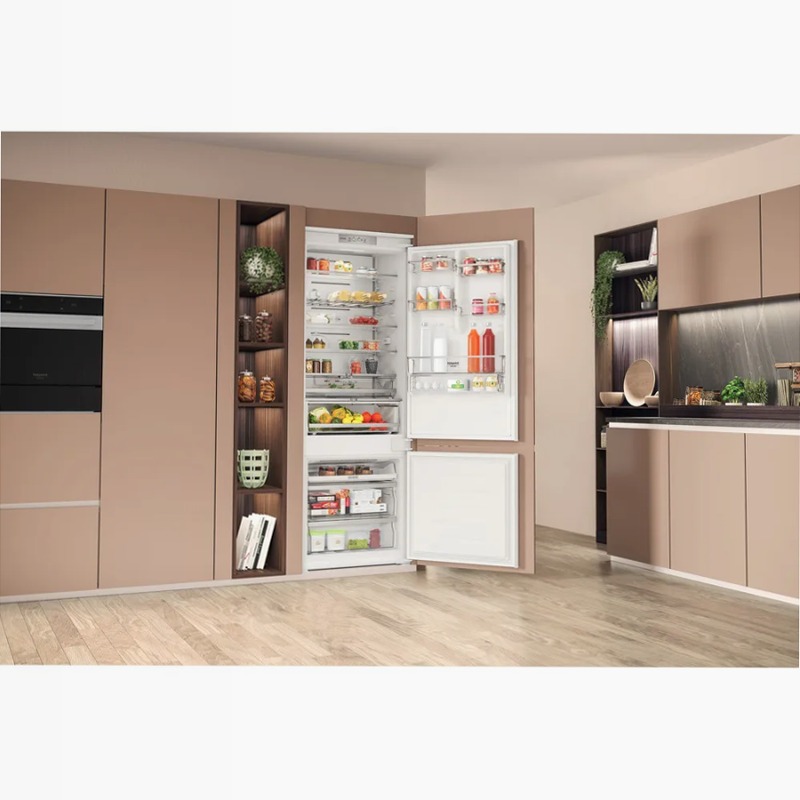 Frigorifero combinato Hotpoint Ariston HA SP70 T132 99lt Incasso