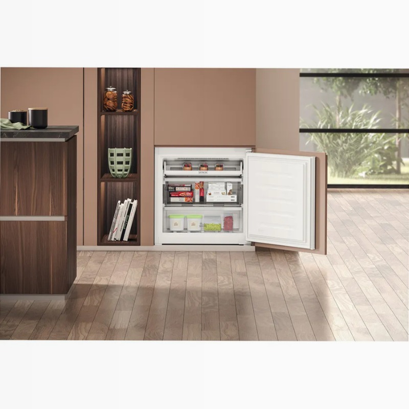 Frigorifero combinato Hotpoint Ariston HA SP70 T132 99lt Incasso