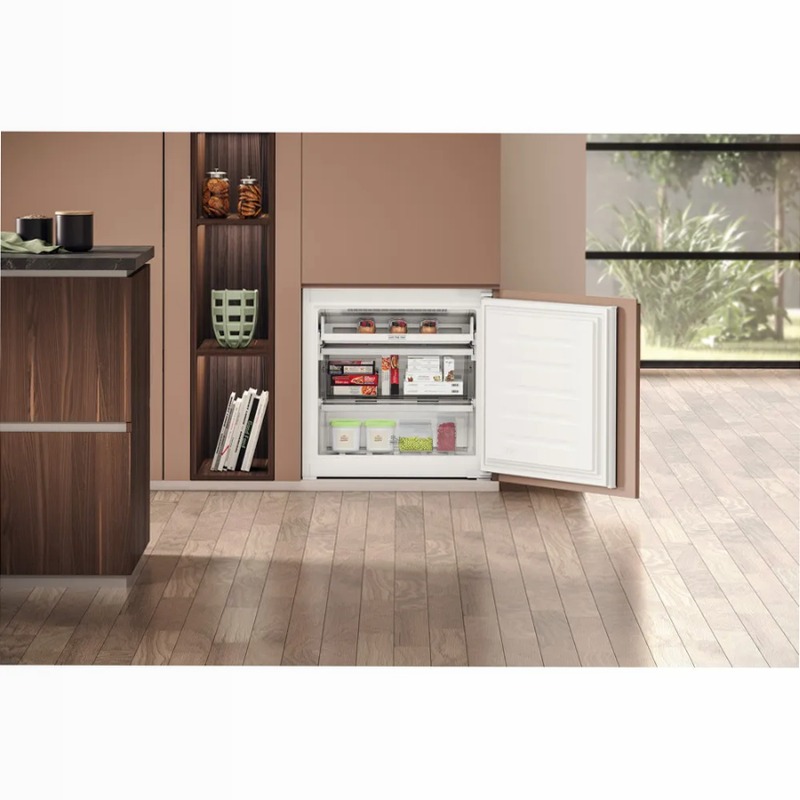 Frigorifero combinato Hotpoint Ariston HA SP70 T132 99lt Incasso