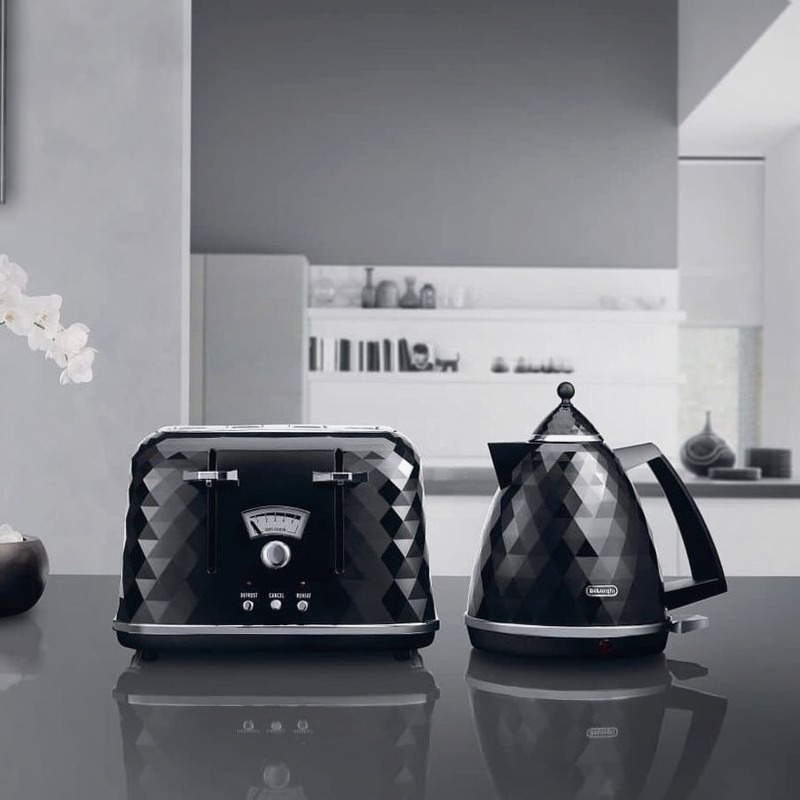 Bollitore Brillante KBJ2001.BK - De'Longhi Nero