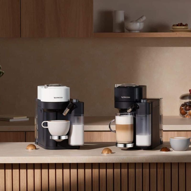 Macchina da caffè Nespresso Vertuo Lattissima ENV300.W Bianco
